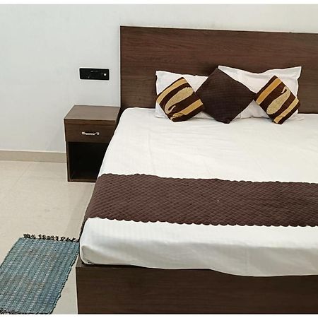 Hotel Aparna Grand Near Ram Janam Bhoomi And Temple - Fully Air Conditioned - Free Wifi Available - Best Budget Hotel In Ayodhya Exterior photo